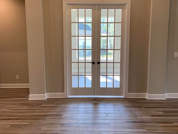 5th image of 655 Glenneyre Cir