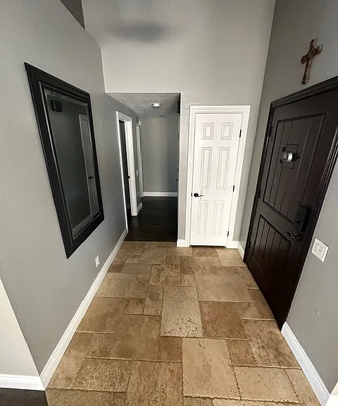 4176 Minnecota Dr — Photo 2