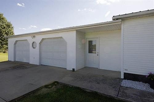 3rd image of 385 Lyons Ln