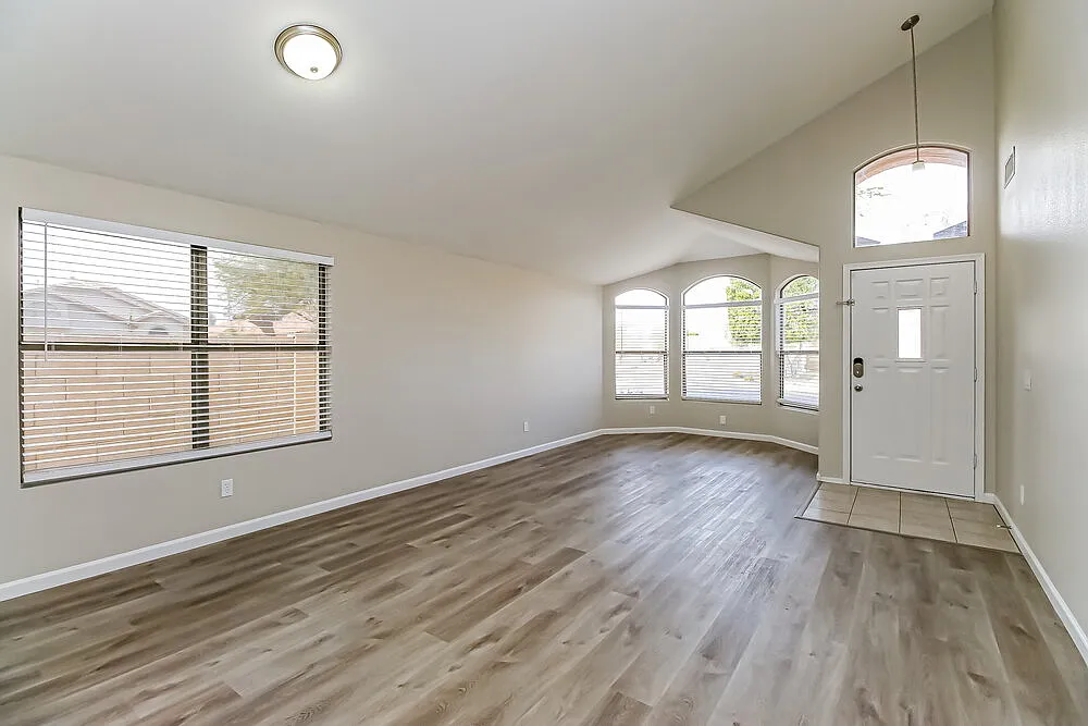 3 bed, 2.0 bath, 1655 sqft, $2,495 — Photo 3