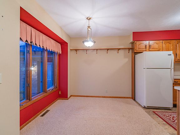 4th image of 836 Apple Blossom Ln #25