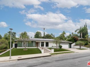 18089 Lake Encino Dr, Encino, CA 91316