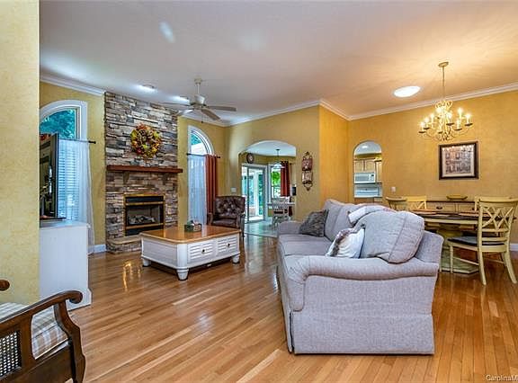 5th image of 108 Cimarron Blvd