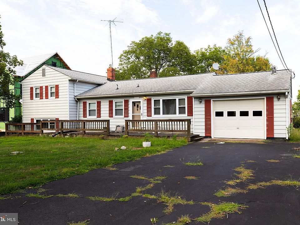 2nd image of 20240 Youngs Cliff Rd