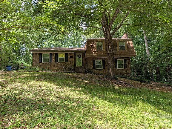 2nd image of 215 Swampfox Dr