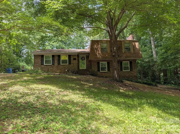 215 Swampfox Dr, Fort Mill, SC 29715
