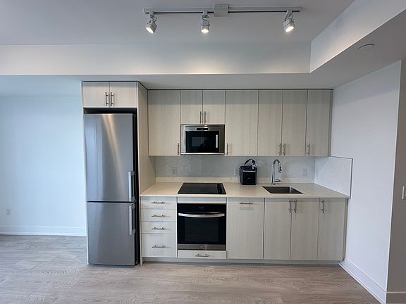 2nd image of 2545 Simcoe St N #2601