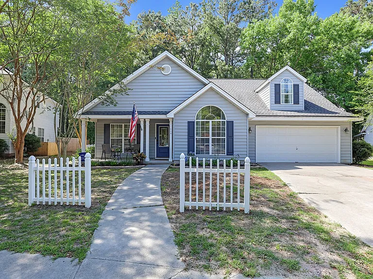 115 Sunrise Ln — Photo 1
