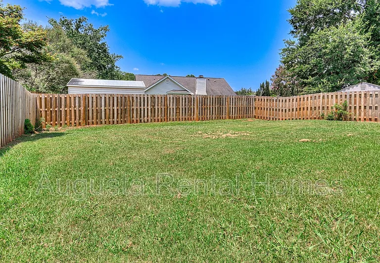 208 Stonington Dr — Photo 46