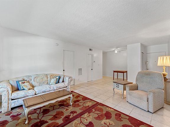 4th image of 649 W Oakland Park Boulevard #110A
