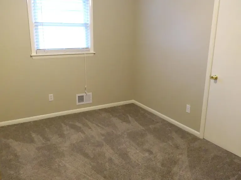 5531 Halstead Ave — Photo 14