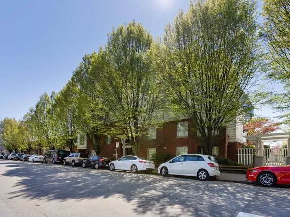 147 E 1st St #319, North Vancouver, BC V7L 1B2