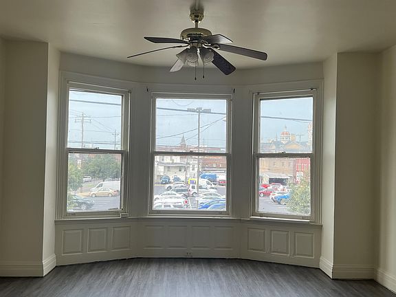 3rd image of 49 S Queen St APT 2