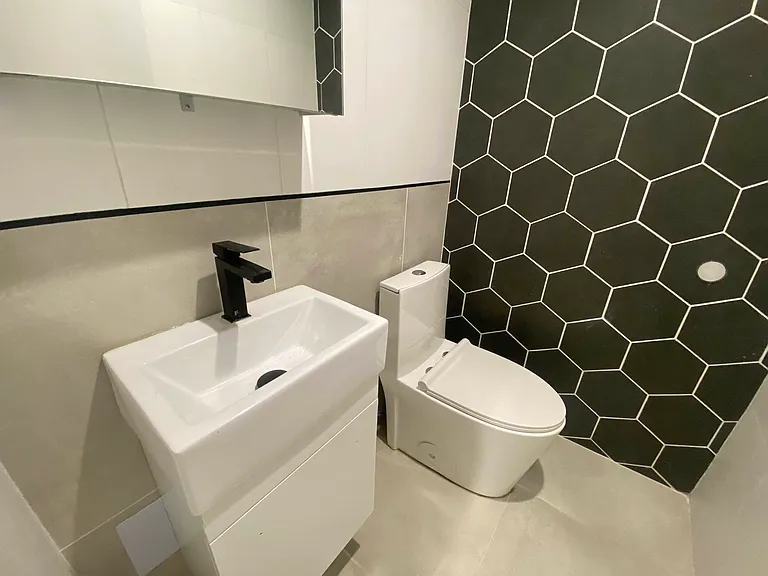 254 Melrose St #1R — Photo 17