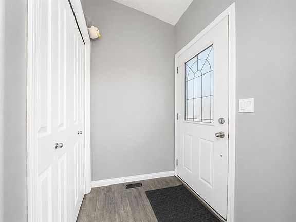 5th image of 96 S Northlands Cres NE