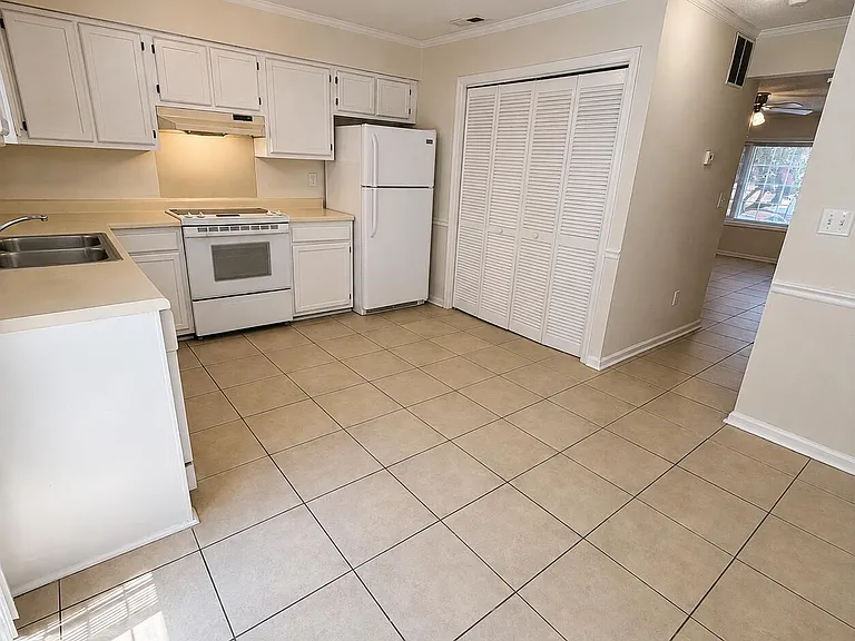 2905 Cedar Creek Rd #E — Photo 8