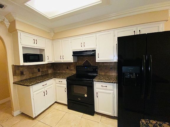 2nd image of 103 W 16th St