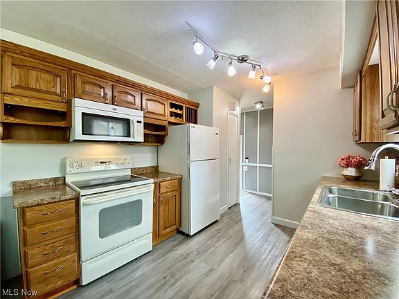 2nd image of 321 Parkway Dr