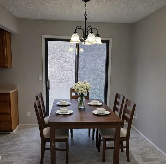 3242 N Virginia Ave — Photo 3