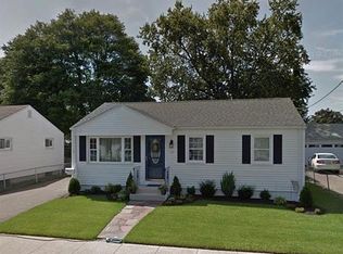 29 Dean St, Pawtucket, RI 02861