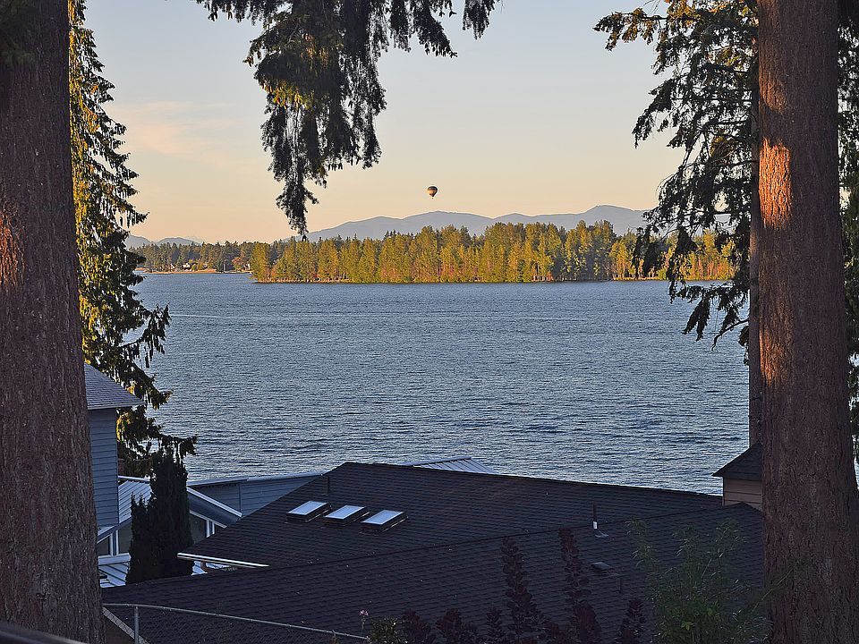 Beautiful Lake Tapps view!