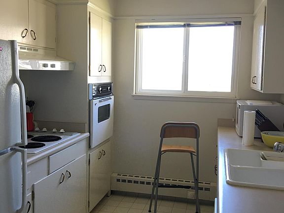 4th image of 880 W Cliff Dr