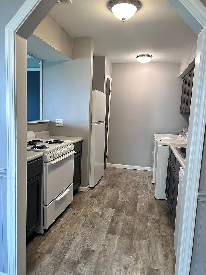 For Rent: 2 Bedroom, 1 Bath — Photo 4