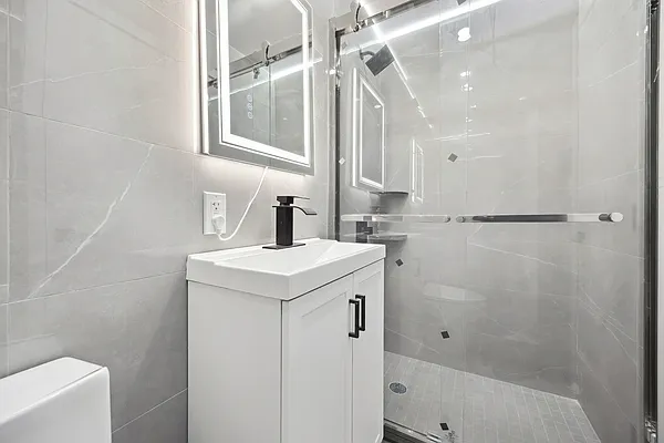 Rented by E Realty International Corp | media 9