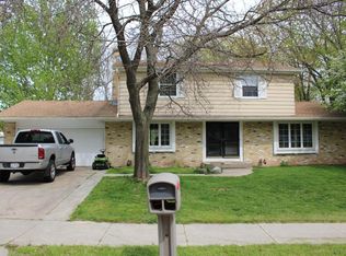 1892 Blackhawk Dr, Grafton, WI 53024