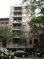325 West 51st Street in Hell&#39;s Kitchen