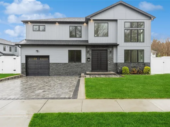 35 Floral Avenue, Bethpage, NY 11714