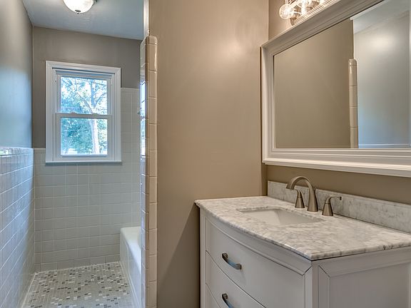 3rd image of 550 39th St
