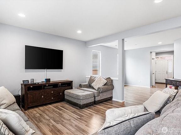 3rd image of 8028 175th Street E