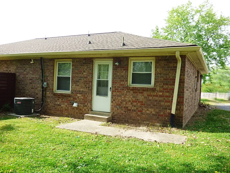735 Trail Dr — Photo 15