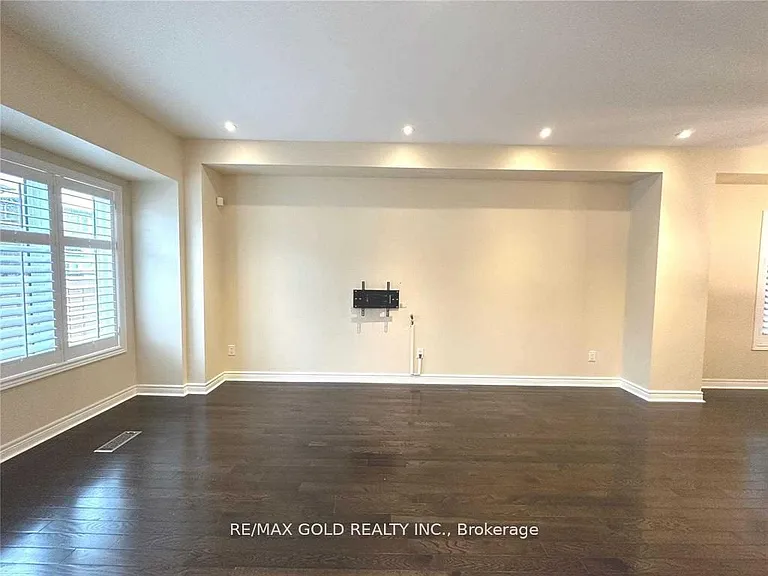 471 Meadowridge Ct — Photo 11