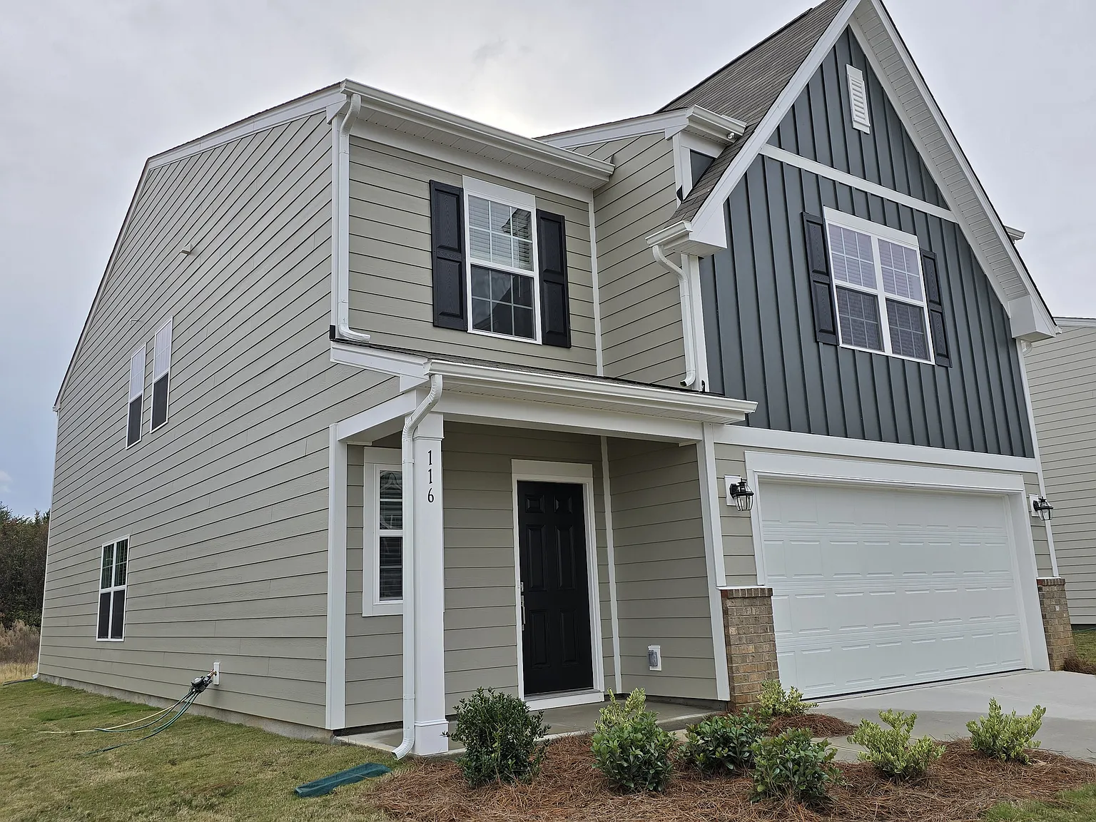 5 bed, 2577 sqft, $2,100 — Photo 3