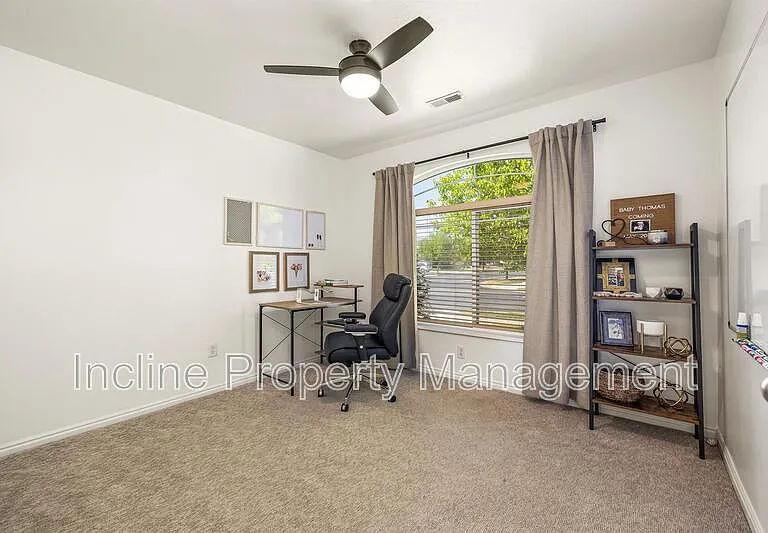 702 Durham Dr — Photo 9