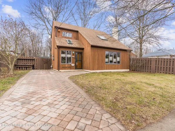 89 S Railroad St, Staten Island, NY 10312