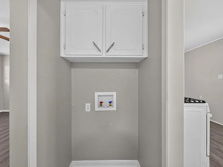 208 D St — Photo 19