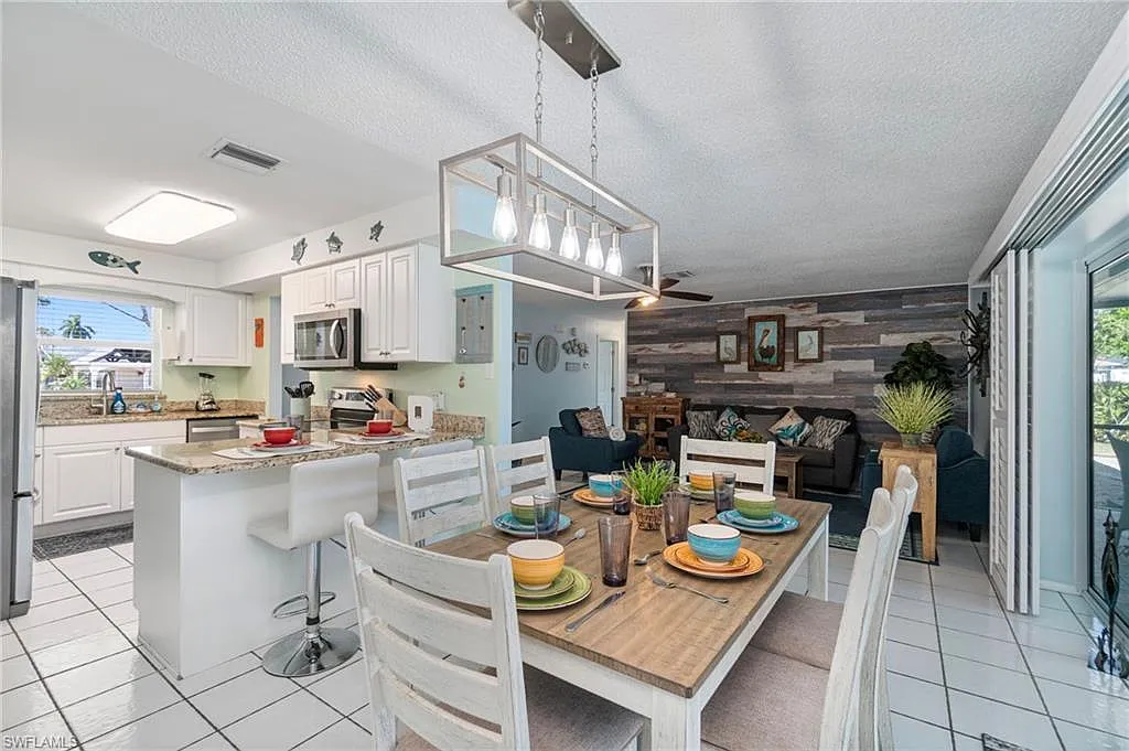 3 bed, 2.0 bath, 1595 sqft, $9,500 — Photo 4
