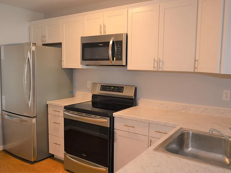 9852 Brookridge Ct — Photo 5