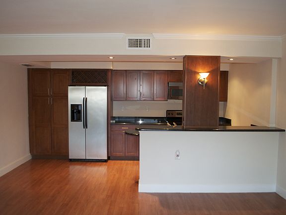 2nd image of 2900 NE 30th St APT 2G