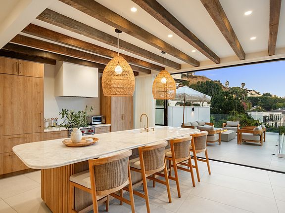 Savor meals with the beauty of the Hollywood Hills.