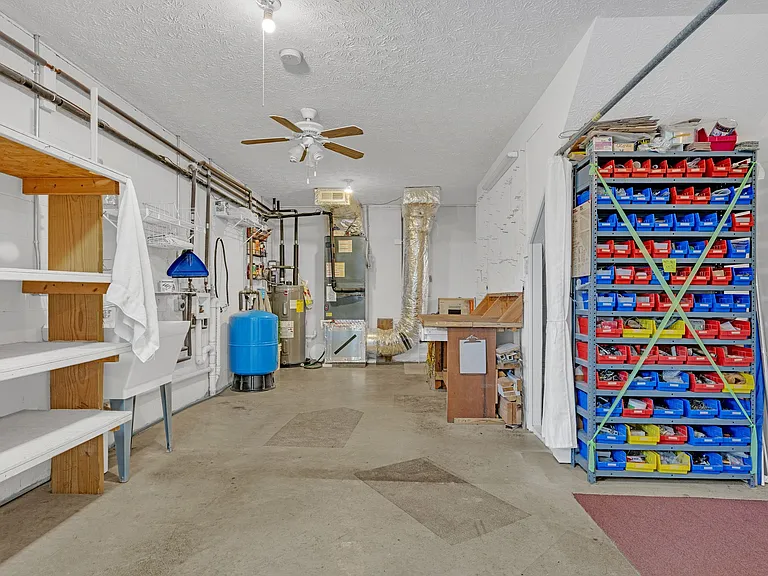 7506 Sleepy Hollow Rd — Photo 24