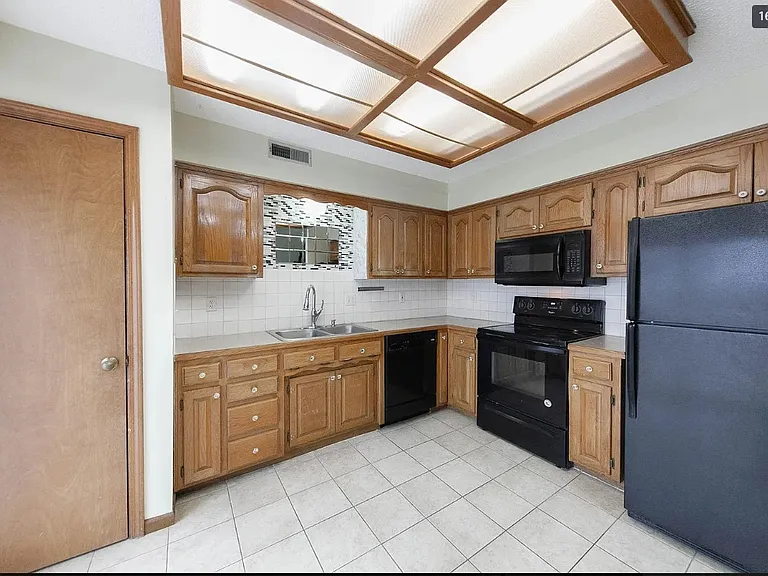 1432 Brighton Cir — Photo 14