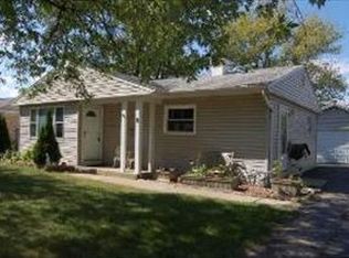 6 Pine St, Carpentersville, IL