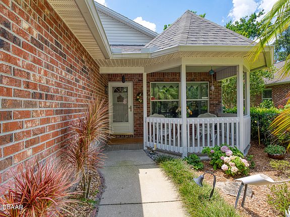 4th image of 16 Oak Village Dr