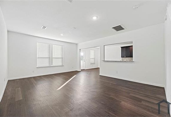 3rd image of 7322 Madison Commons Ln