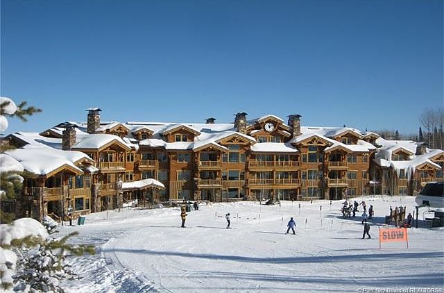 Grand Lodge ski in