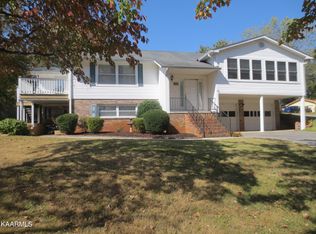 1327 Ridgeway Cir, Athens, TN 37303